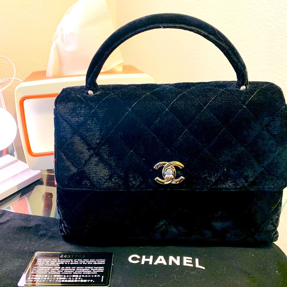 AUTH  VINTAGE CHANEL black velvet handbag